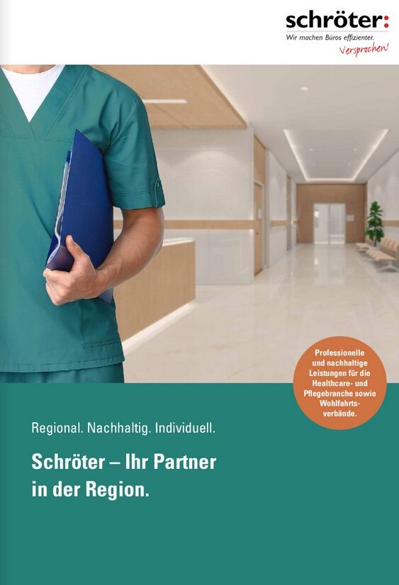 Mitarbeiter in grüner Arbeitskleidung in modernem Büroflur mit Schröter-GmbH-Logo; regionale Partnerschaft.